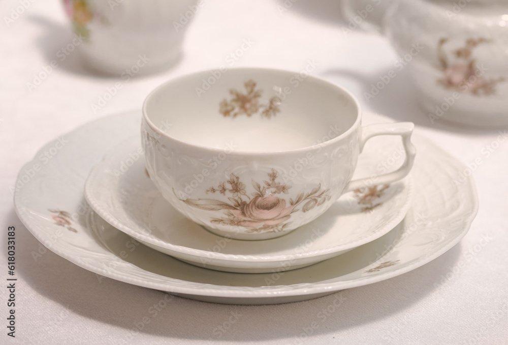 Antique tea set with perfect condition. Meissenfaktura Meissen