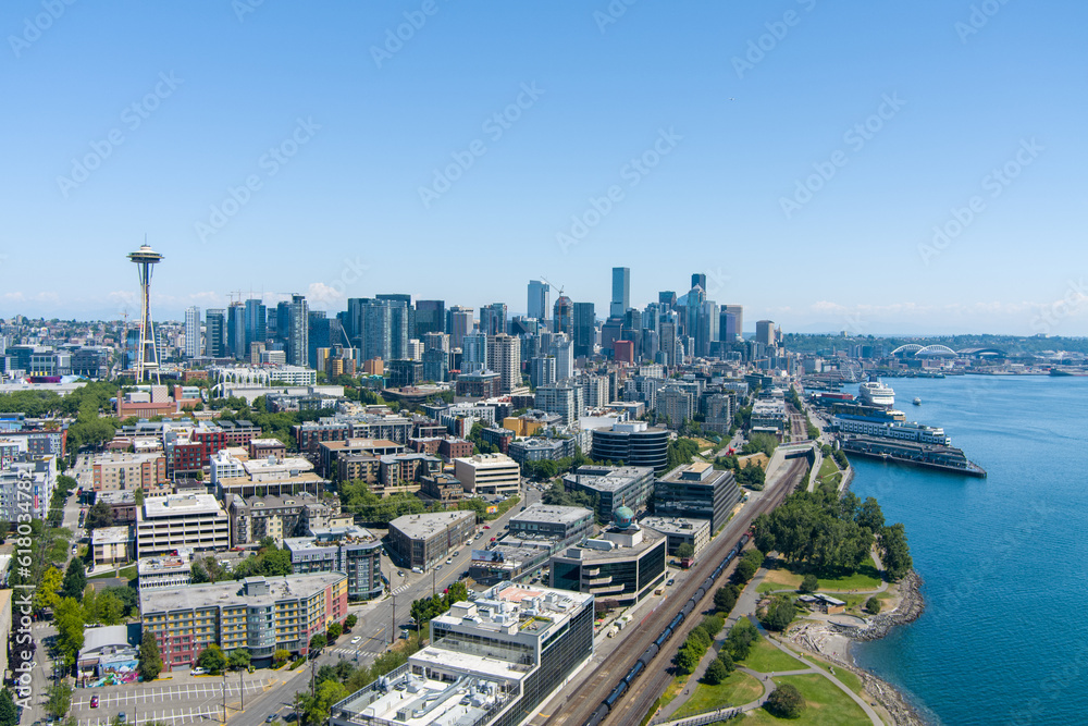 The Seattle, Washington waterfront skyline in June - obrazy, fototapety, plakaty 