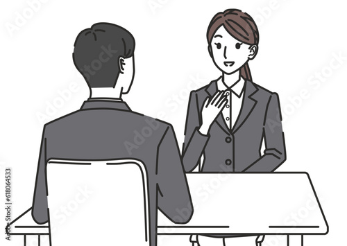 面接をする女性