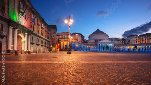 Obraz na płótnie Naples, Italy. Cityscape image of Naples, Italy with the view of large public town square Piazza del Plebiscito at night. w salonie