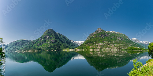 Spiegelung am Hardangefjordin Norwegen photo