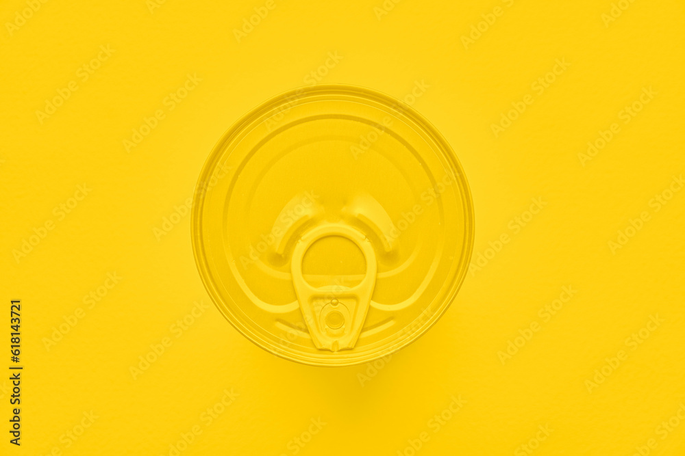 Obraz premium Monochromatic Color Round Can