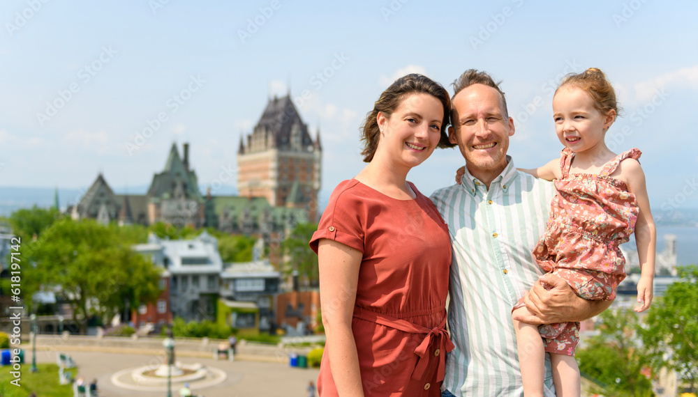 Obraz premium family in summer season in quebec city