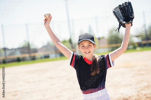 Canvas Print Young girl play baseball on summer day