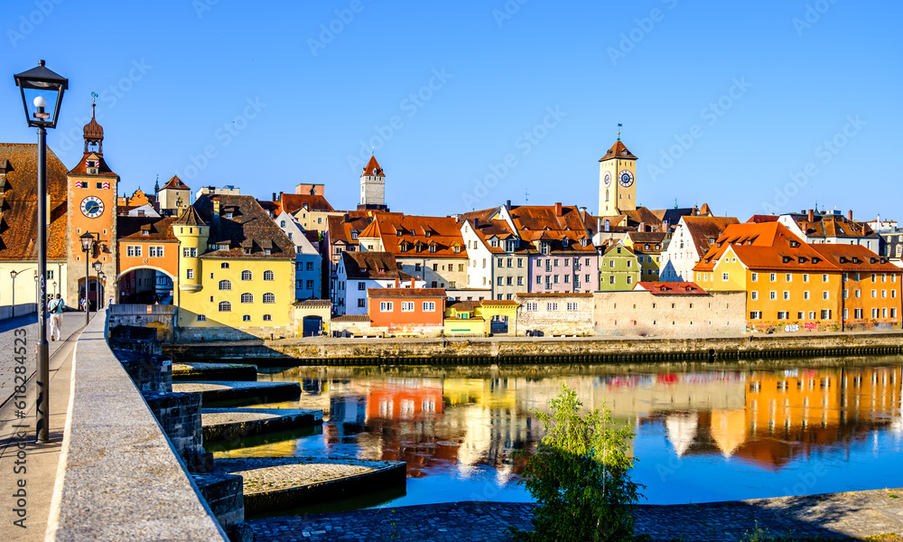 Obraz premium old town regensburg - bavaria