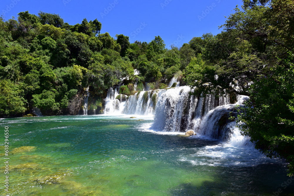 Wodospad Skradinski Buk, Park Krka, Chorwacja, atrakcja turystyczna, kaskady, zieleń, przyroda,