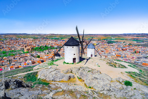 Molinos de viento medievales como los que aparecen en la obra literaria de Don Quijote de la Mancha, desde Molinos de Consuegra, Castilla y la Mancha, España, Europa. photo