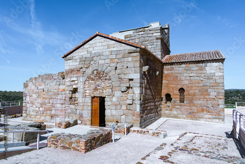 Pequeña ermita o iglesia medieval de piedra desde Toledo, Castilla y la Mancha, España. photo