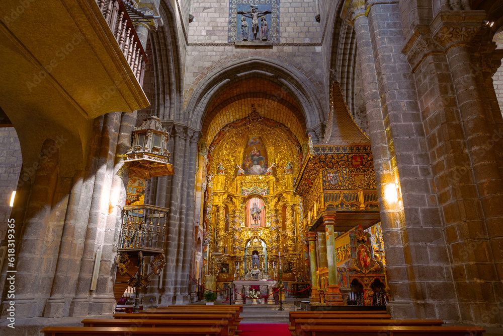 Basílica de San Vicente en la ciudad de Ávila, Castilla y León, España.