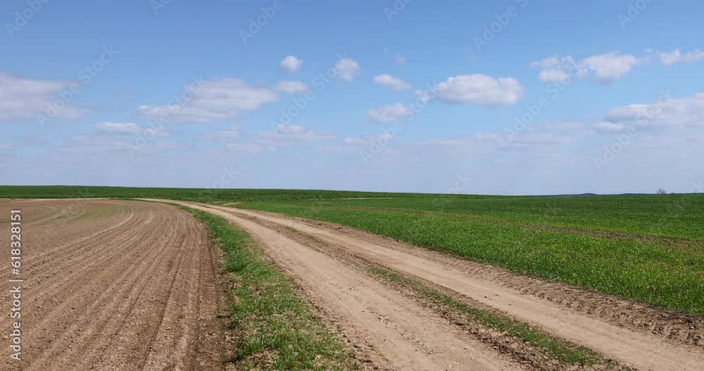 a road in the form of a worn-out track in the field after the movement of a large number of vehicles, a road for vehicles without asphalt a road in the form of a worn-out track in the field after the movement of a large number of vehicles, a road for vehicles without asphalt