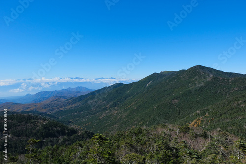 山梨県の絶景トレイル。日本の雄大な自然。金峰山