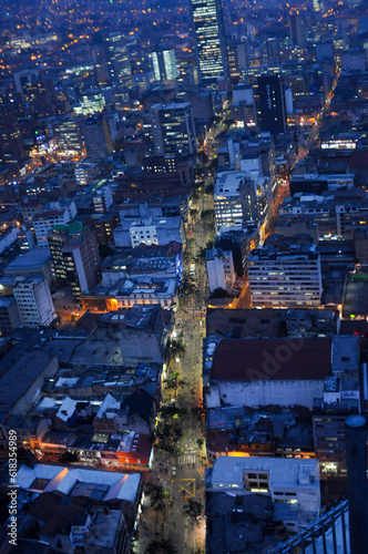 Vista panorámica nocturna de Bogotá