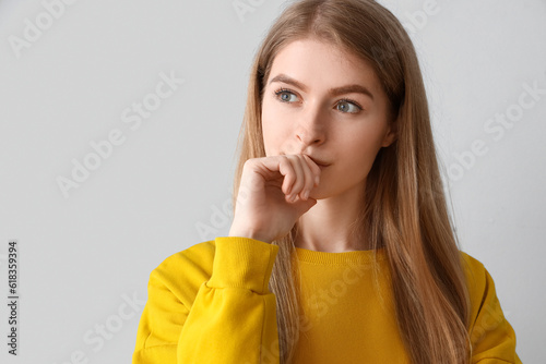 Thoughtful young woman on l...