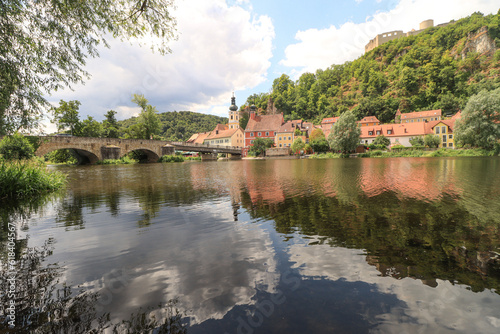 Romantisches Kleinod im Naabtal; Blick auf Kallmünz mit Steinerner Brücke, Kirche, Rathaus und Burgruine photo