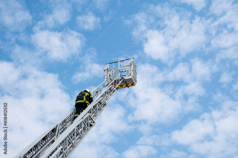 Trouvez Echelle tournante des pompiers en ligne | Dickie Toys