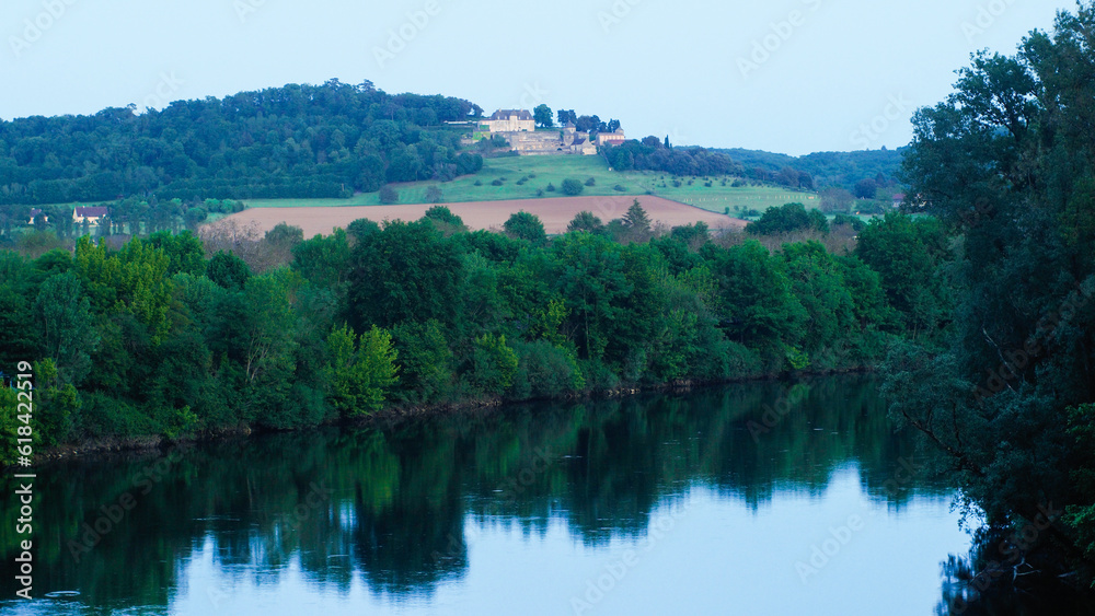 Vallées de la Dordogne, photographiées pendant l'heure bleue