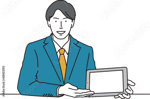 タブレットを使い説明をするビジネスマン
