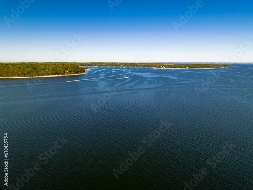Φωτογραφία Aerial view over the calm waters in Oyster Bay near Lloyd Harbor, New York on a