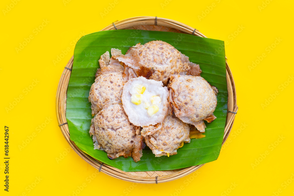 Khanom Krok, Thai coconut milk dessert. Coconut rice pancake - obrazy, fototapety, plakaty 