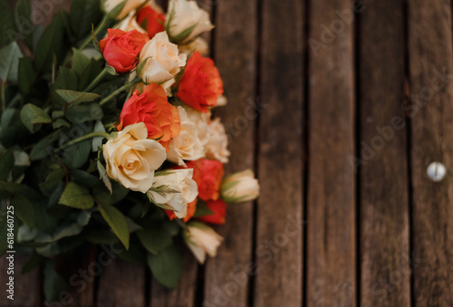 red roses on wooden background © Viktoriia