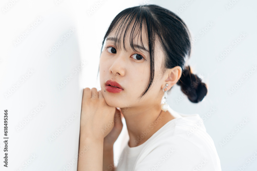 若くて爽やかな女性