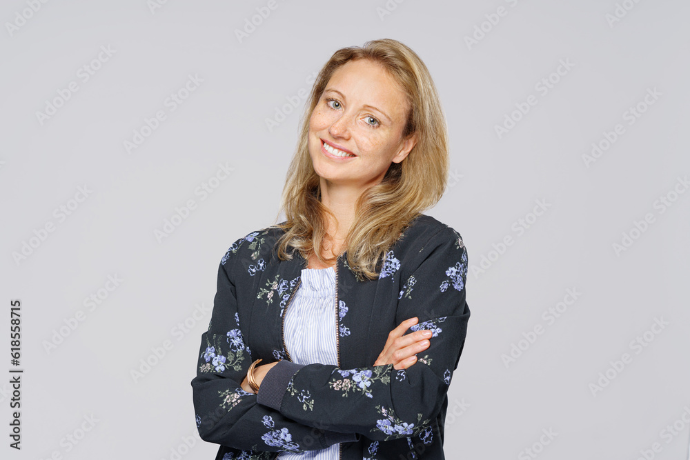 Portrait of beautyful and confident business woman standing against a grey wall Portrait of beautyful and confident business woman standing against a grey wall