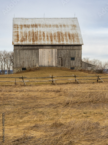 Old barn on a hill (ID: 618592123)