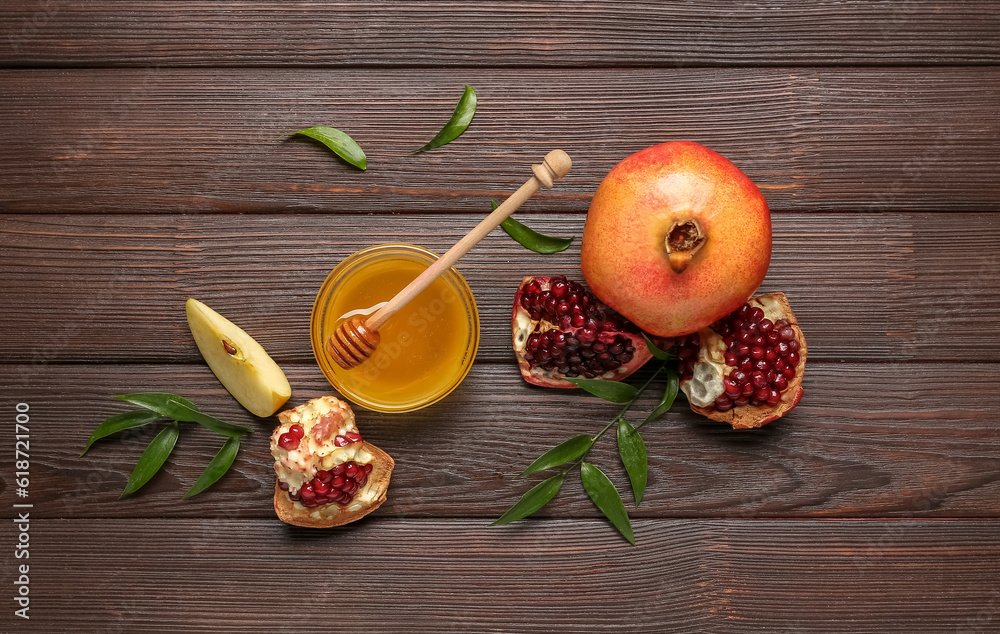 Bowl of honey, pomegranate and apple for Rosh Hashanah celebration (Jewish New Year) on wooden background Bowl of honey, pomegranate and apple for Rosh Hashanah celebration (Jewish New Year) on wooden background