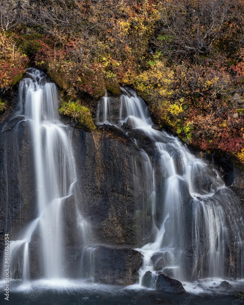 Fototapeta premium Autumn Colors along the Hraunfossar Waterfall