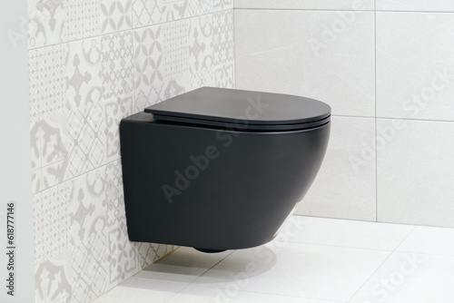 Black wall hung toilet in the bathroom. Wall-hung WC without flush rim - Dirt and germs hardly have a chance to take hold. Modern sanitary equipment.