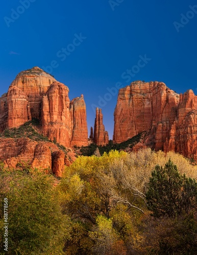 Landscape of Cathedral Rock surrounded by greenery in Sedona, Arizona