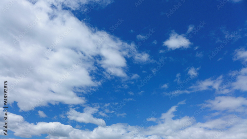 空 空
