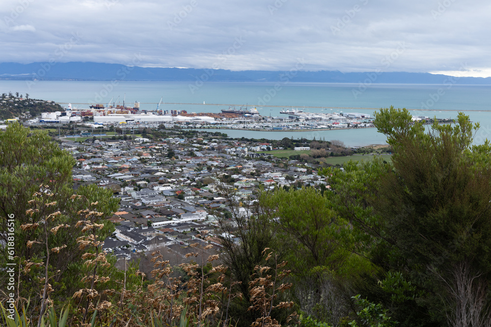 ニュージーランド　ネルソンのセンター・オブ・ニュージーランドから見える街並みとタスマン湾