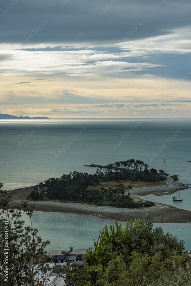 ニュージーランド　ネルソンのプリンセス・ドライブ・ルックアウトから見えるタスマン湾とハウラショア島