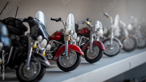 Motocicletas clásicas en modelos miniatura photo