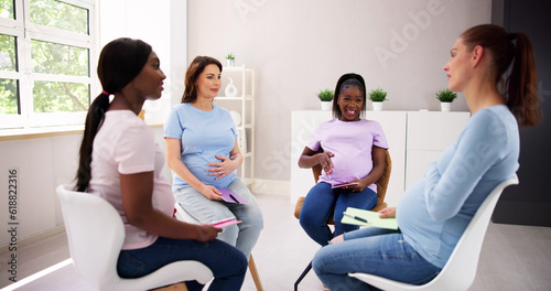 Fotografie Pregnant Expecting Women Group Class