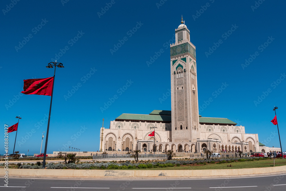 Obraz premium Exterior of the famous Hassan II Mosque at the coast of Casablanca in Morocco