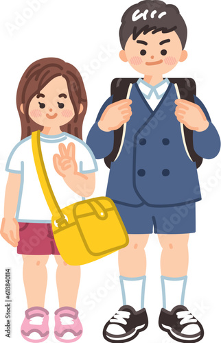 寄り添う幼い兄妹　男子小学生　女子園児