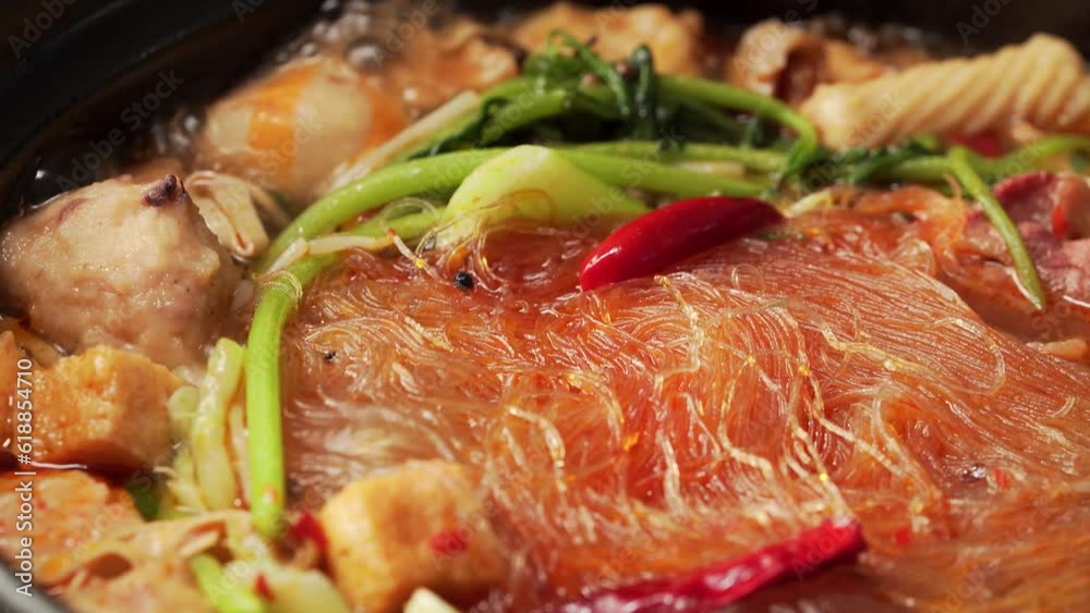 The cooking process of old-fashioned Mala Tang, a characteristic local dish in Northeast China The cooking process of old-fashioned Mala Tang, a characteristic local dish in Northeast China