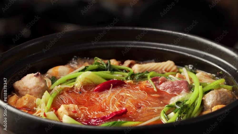 The cooking process of old-fashioned Mala Tang, a characteristic local dish in Northeast China The cooking process of old-fashioned Mala Tang, a characteristic local dish in Northeast China