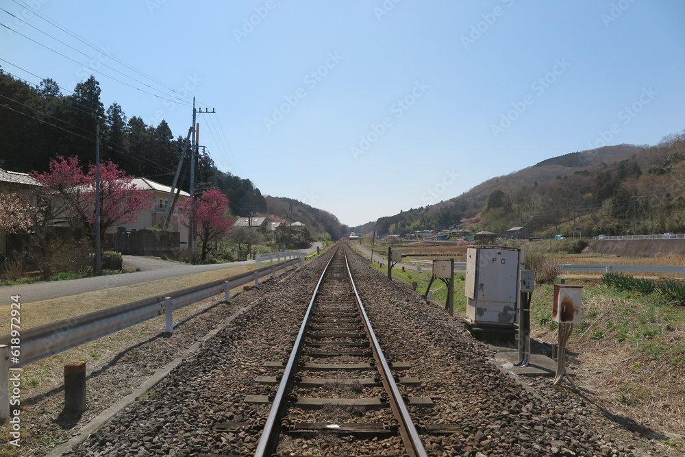 Fototapeta premium 田舎の真っ直ぐ線路の風景4