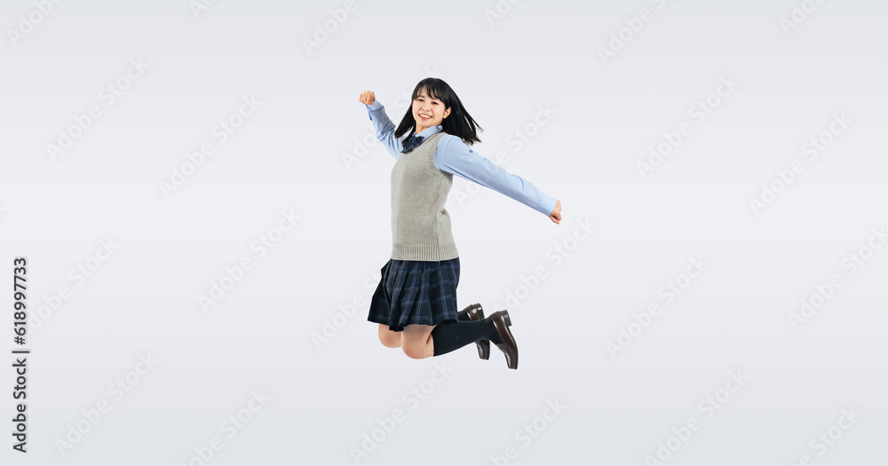 ジャンプする制服の女子学生　（切り抜き背景透過PNGも販売しております。作成者リンクから「PNG」で検索してください）