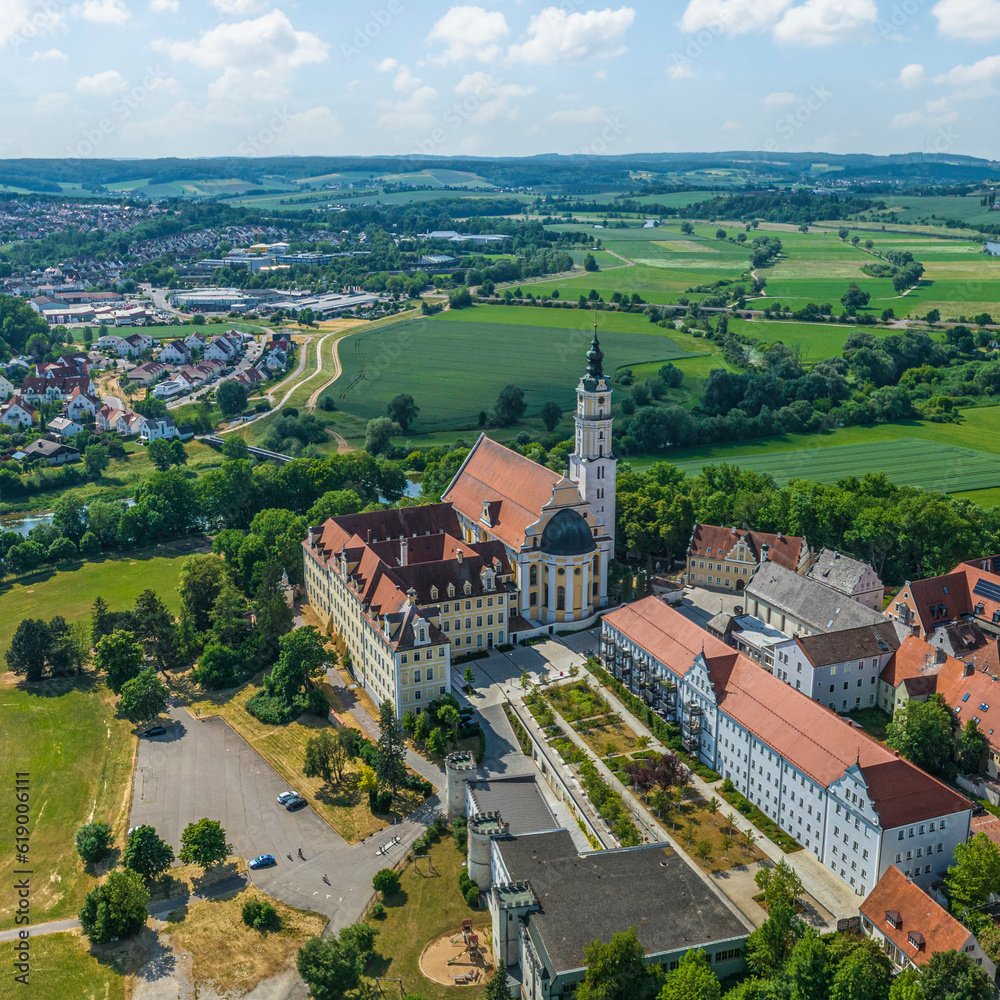 Donauwörth, Kreisstadt im Donau-Ries im Luftbild, Kloster und Heilig-Kreuz-Kirche