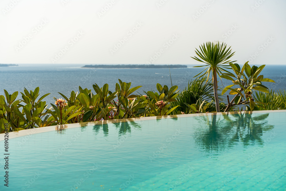Obraz premium Infinity pool at luxury hotel in Bali, Indonesia 