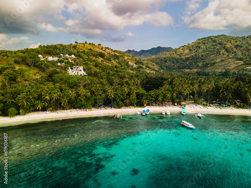 Foto Indonesian sailing ship anchored nest to a small village in Lombok