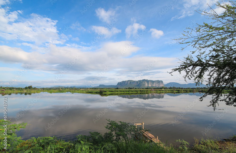 Obraz premium fresh morning view of phuphaman in thailand, local travel location for nature love in natural