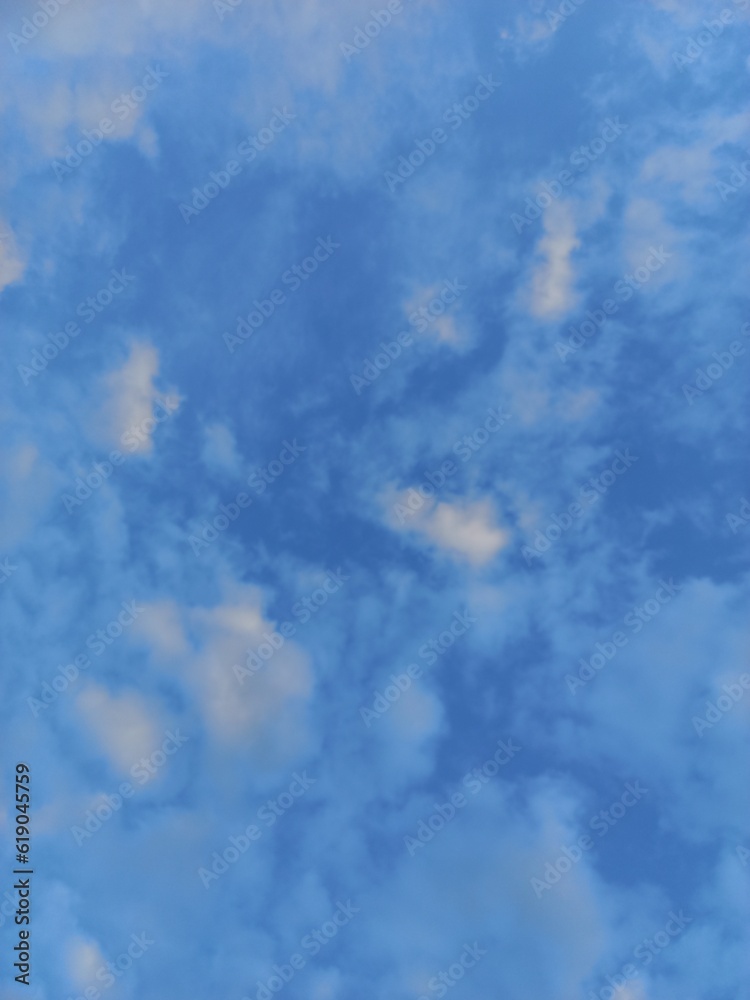 Obraz premium Clouds is blue