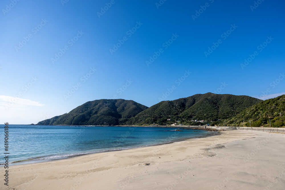 大隅半島の南端、佐多岬の田尻海岸の美しい砂浜と青い海