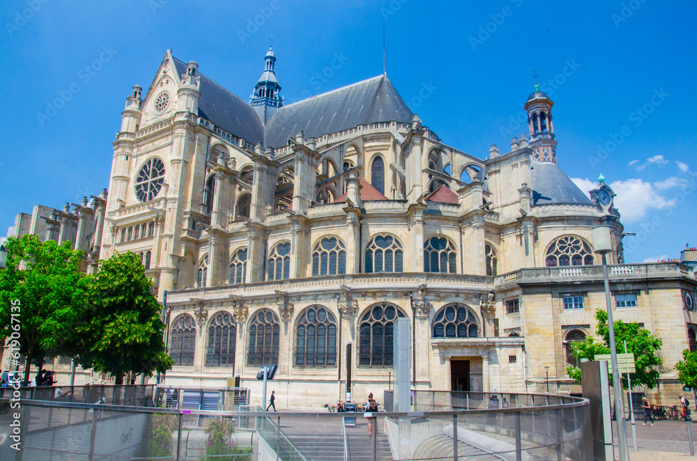 Fototapeta premium Historical building in city of Paris 