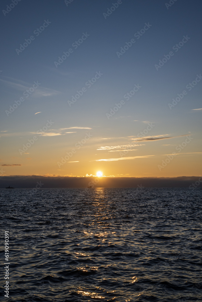 Obraz premium Sunset over the sea